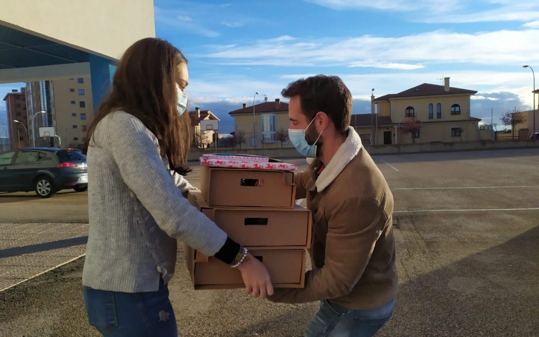 La campaña “Esta Navidad…¡Cenamos todos!” culmina con la entrega de 92 cenas a más de 30 familias